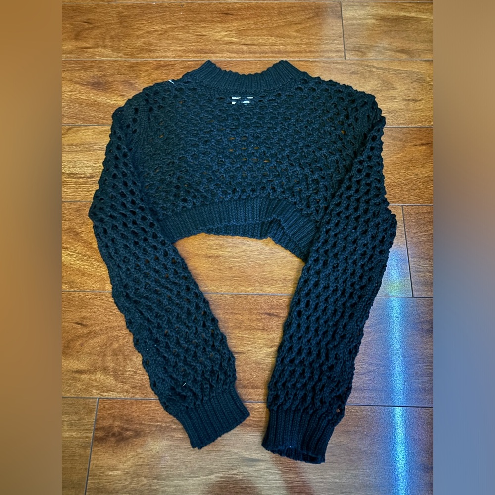 Cotton on cropped crochet cover up
Size- large
